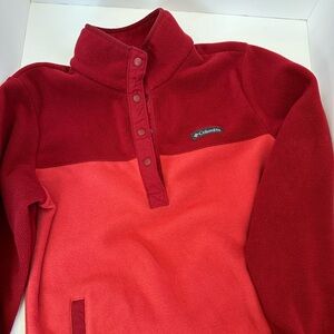 Columbia Benton fleece pullover with three-snap closure at neck